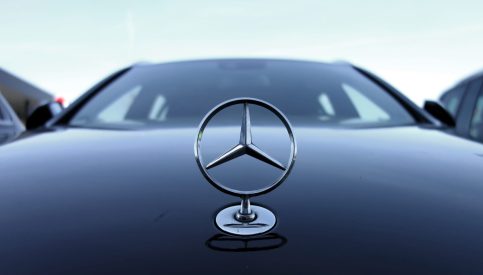 shutterstock_1358502188 mercedes service